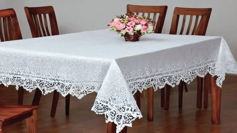 Are Tablecloths Out of Style? Decorative Dining Room Essentials